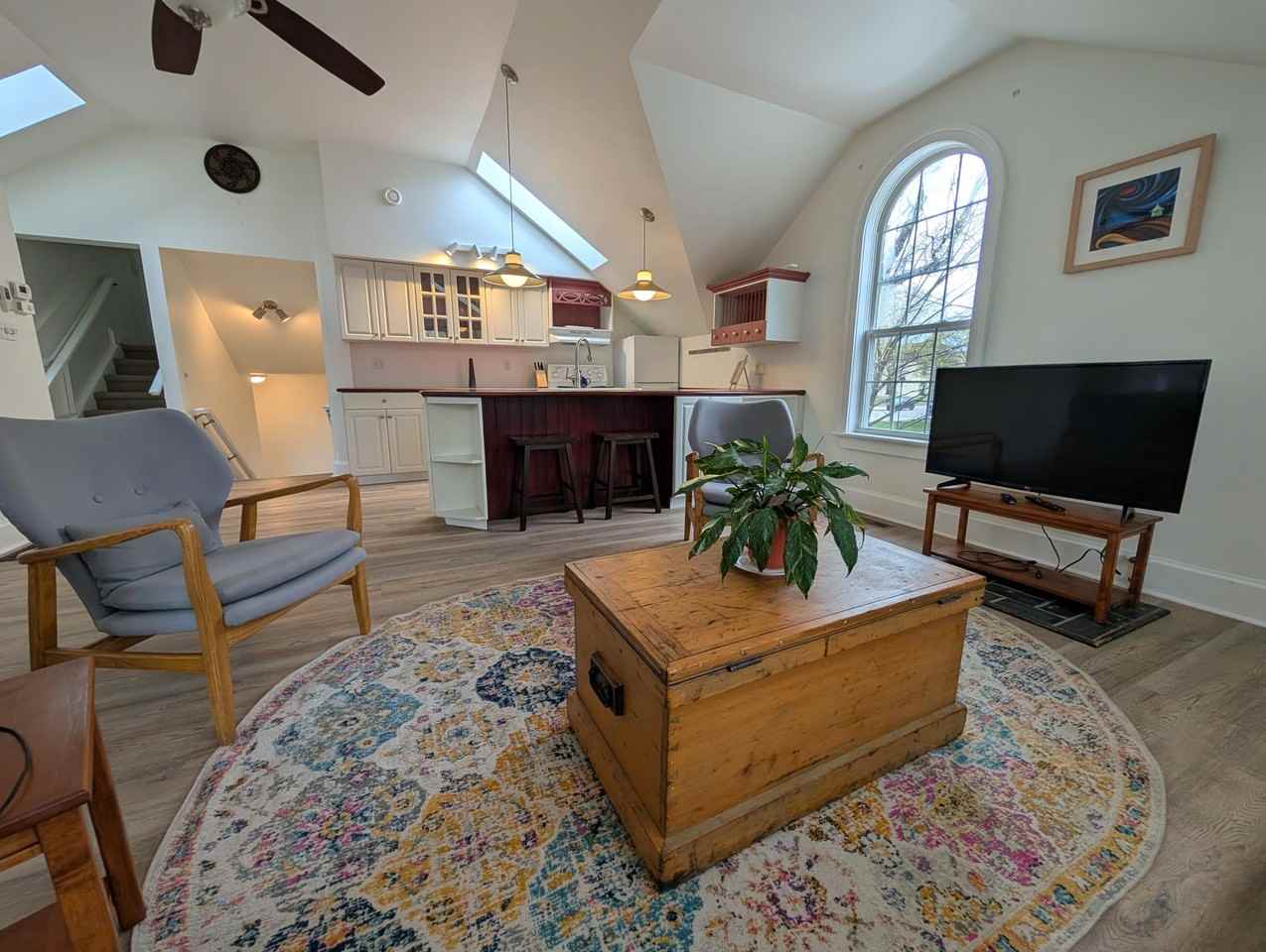 105 Pine St - Photo 4 of 12