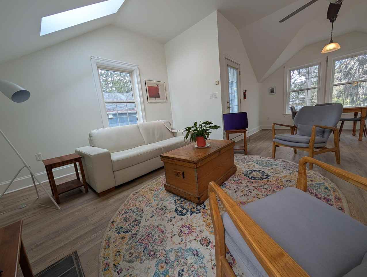 105 Pine St - Photo 5 of 12