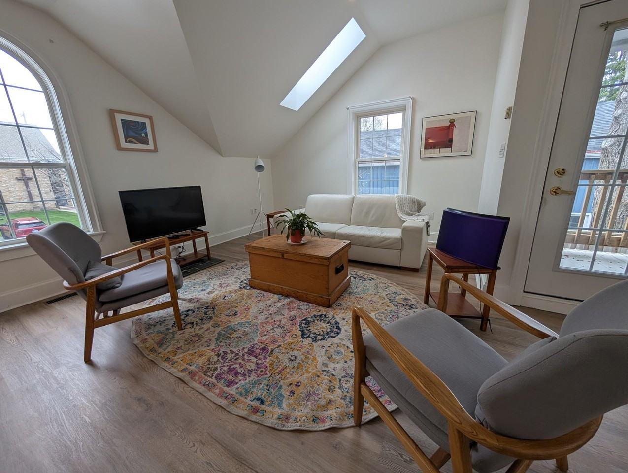 105 Pine St - Photo 6 of 12
