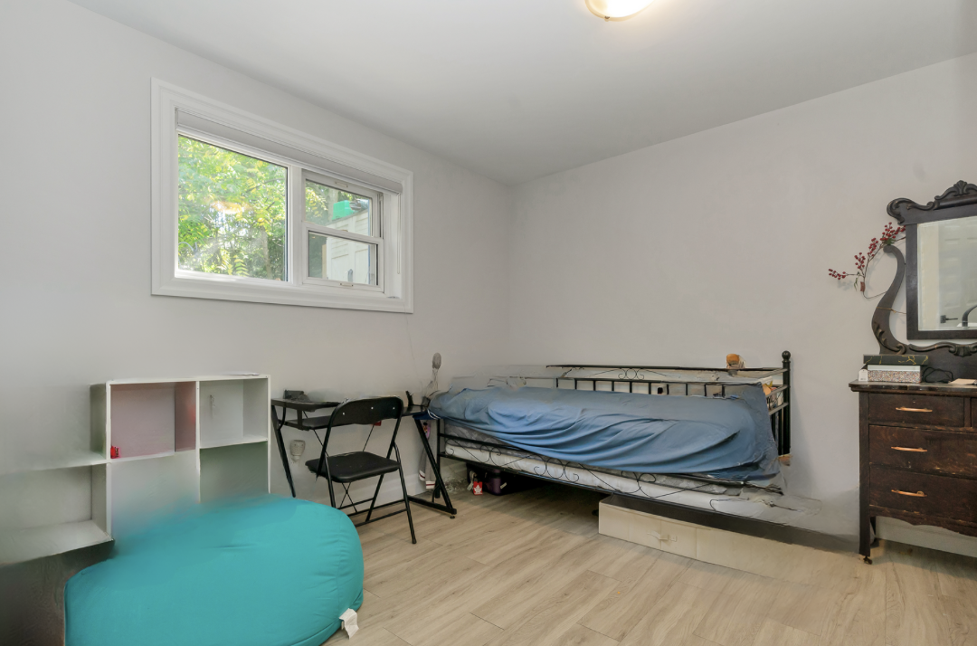 91 Ottaway Ave, Barrie, ON L4M 2X1, Canada - Photo 7 of 9