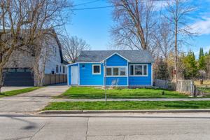 featured image of 1240 Killarney Beach Rd
