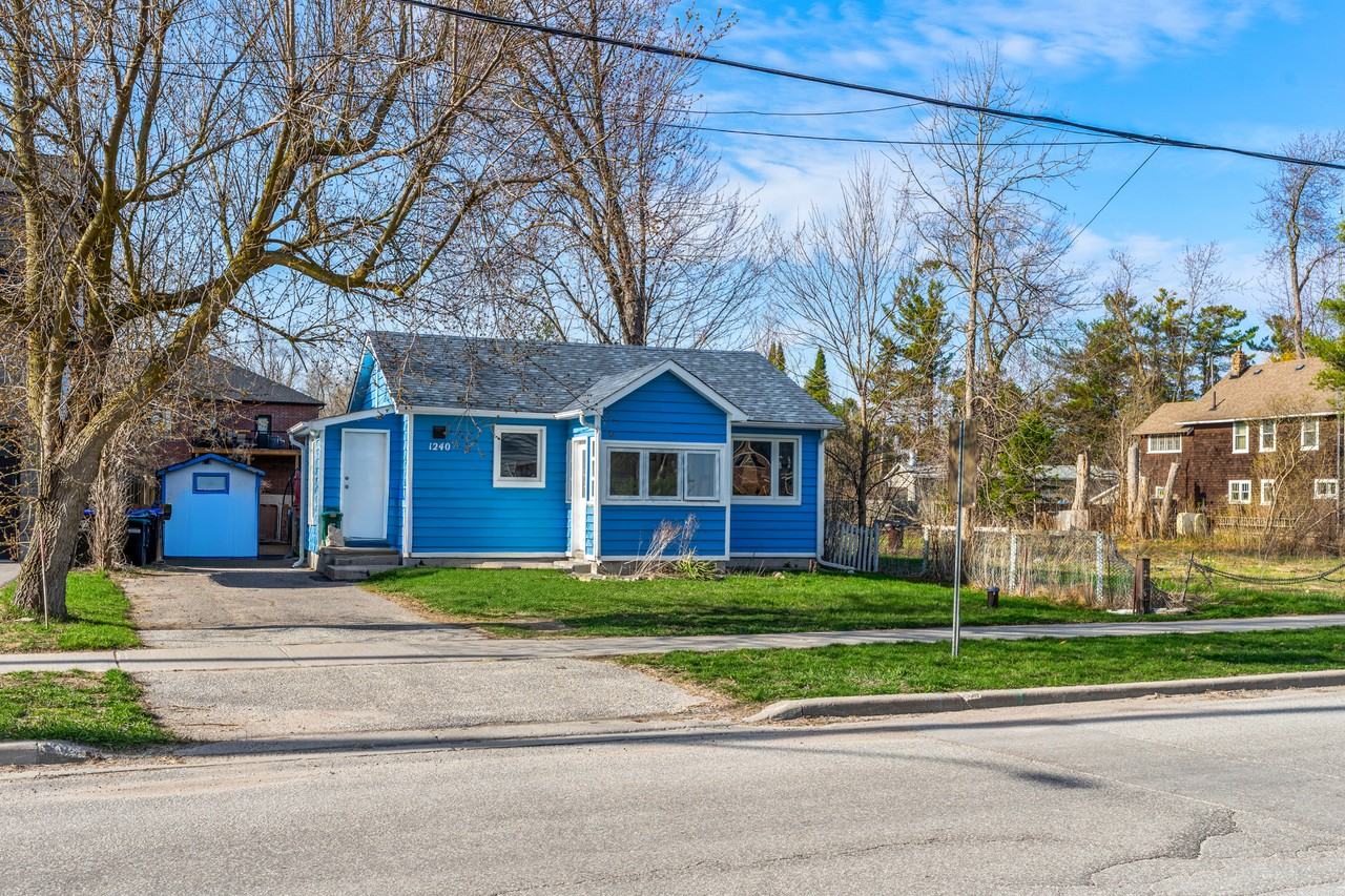 1240 Killarney Beach Rd - Photo 3 of 24