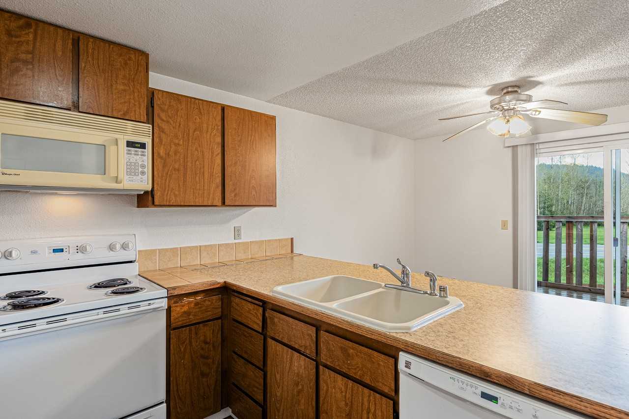 653 Myrtine St #A - Photo 3 of 21