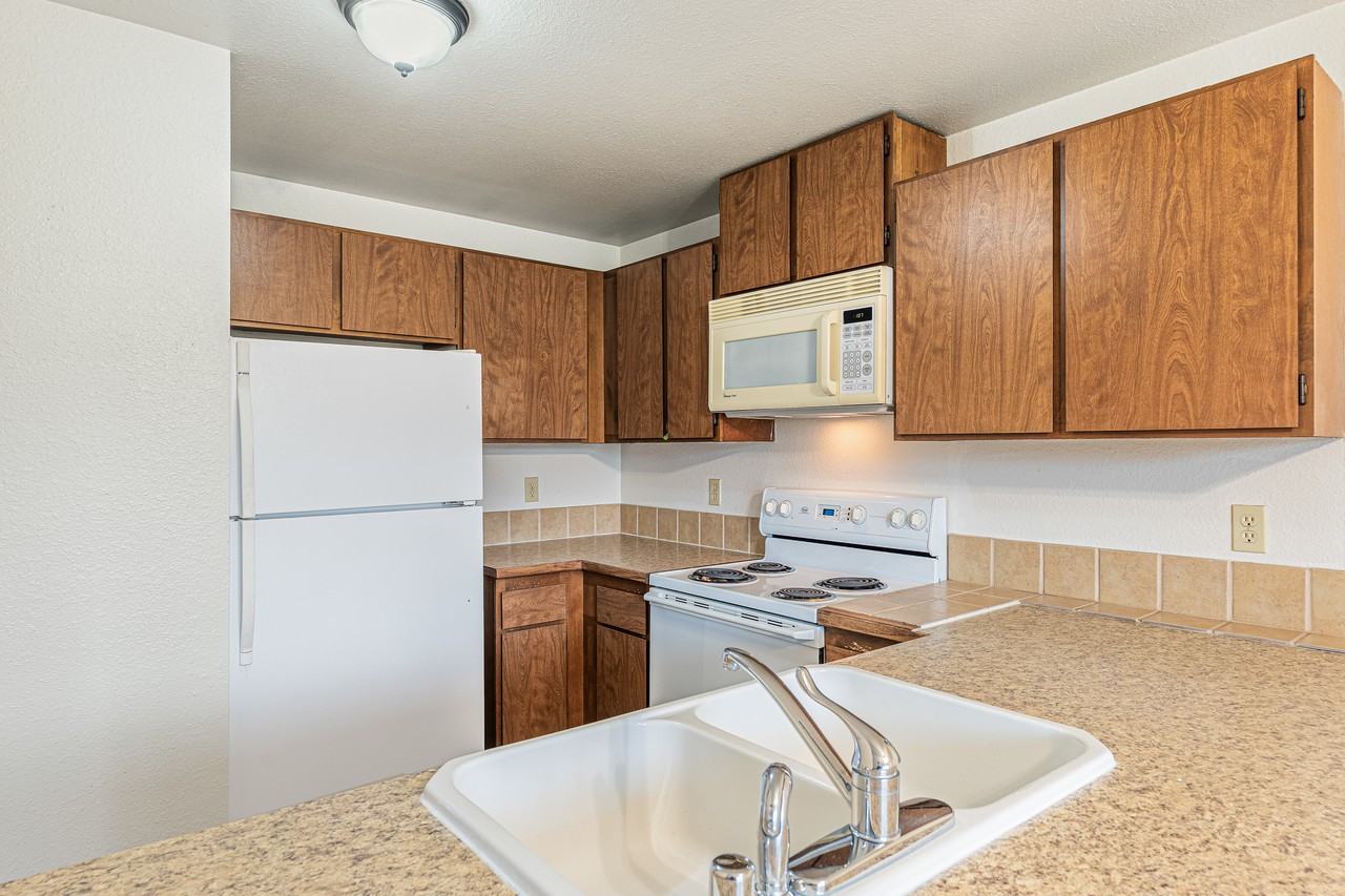 653 Myrtine St #A - Photo 4 of 21