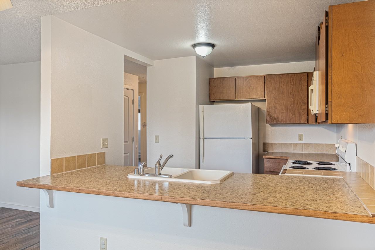 653 Myrtine St #A - Photo 5 of 21