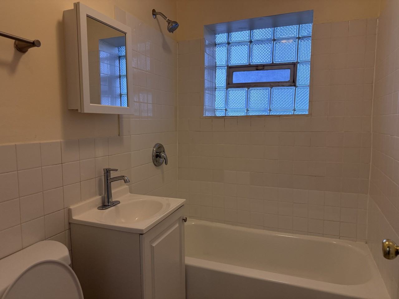 8909 S Cottage Grove Ave Apt 3r #8909-3R - Photo 3 of 6