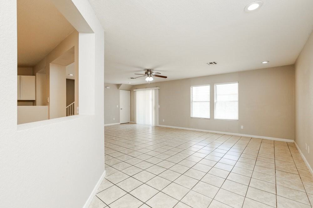 1552 E Maryland Pl - Photo 5 of 17