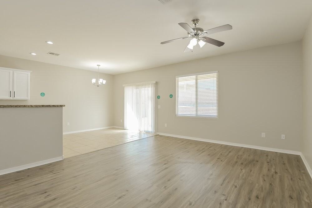 8237 W Kittiwake Ln - Photo 4 of 17