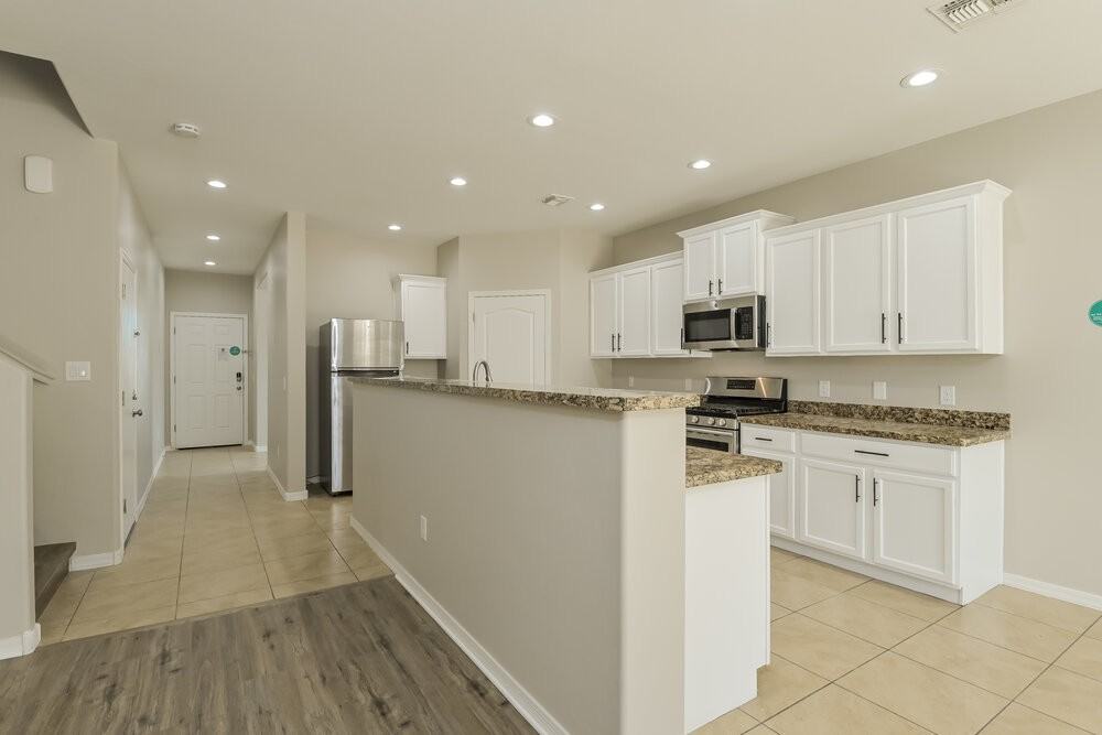 8237 W Kittiwake Ln - Photo 5 of 17