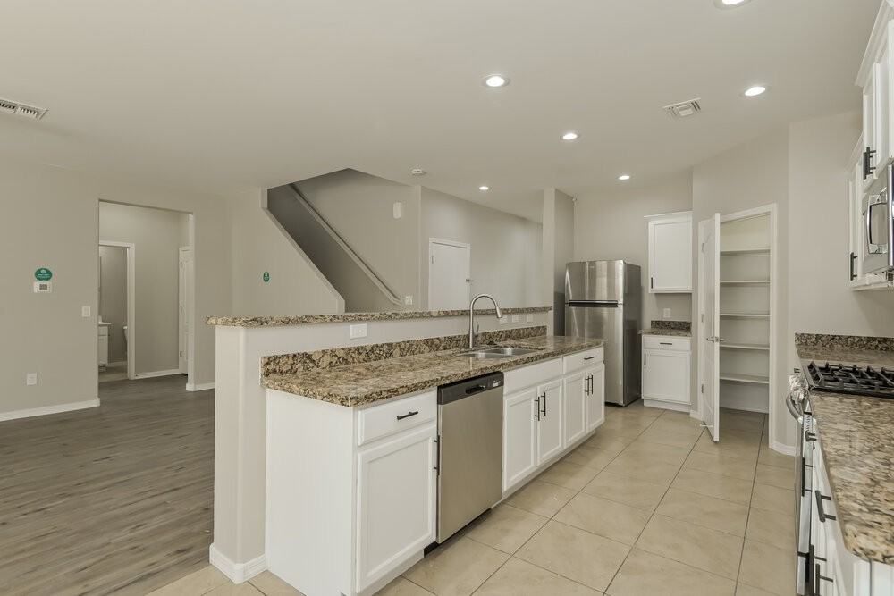8237 W Kittiwake Ln - Photo 6 of 17