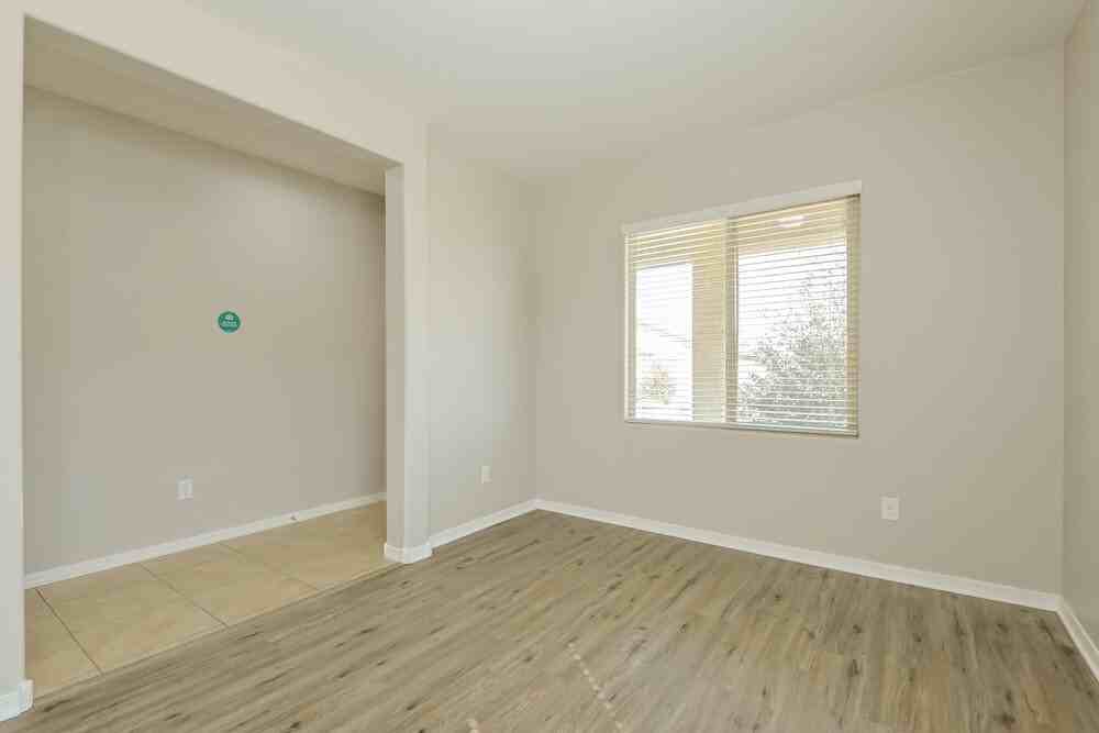 8237 W Kittiwake Ln - Photo 7 of 17
