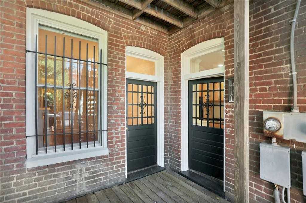 1625 1/2 West Grace StreetApt B (upstairs) #1 - Photo 2 of 16