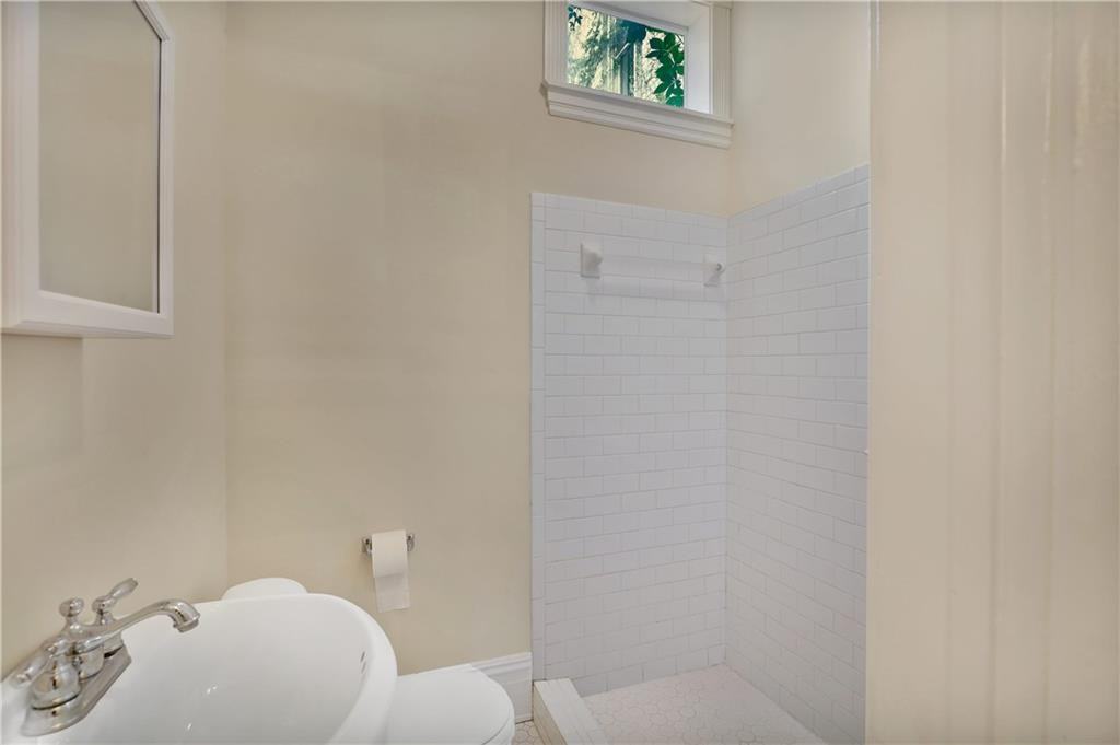 1625 1/2 West Grace StreetApt B (upstairs) #1 - Photo 3 of 16