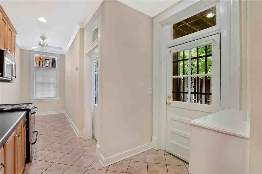 1625 1/2 West Grace StreetApt B (upstairs) #1 - Photo 5 of 16
