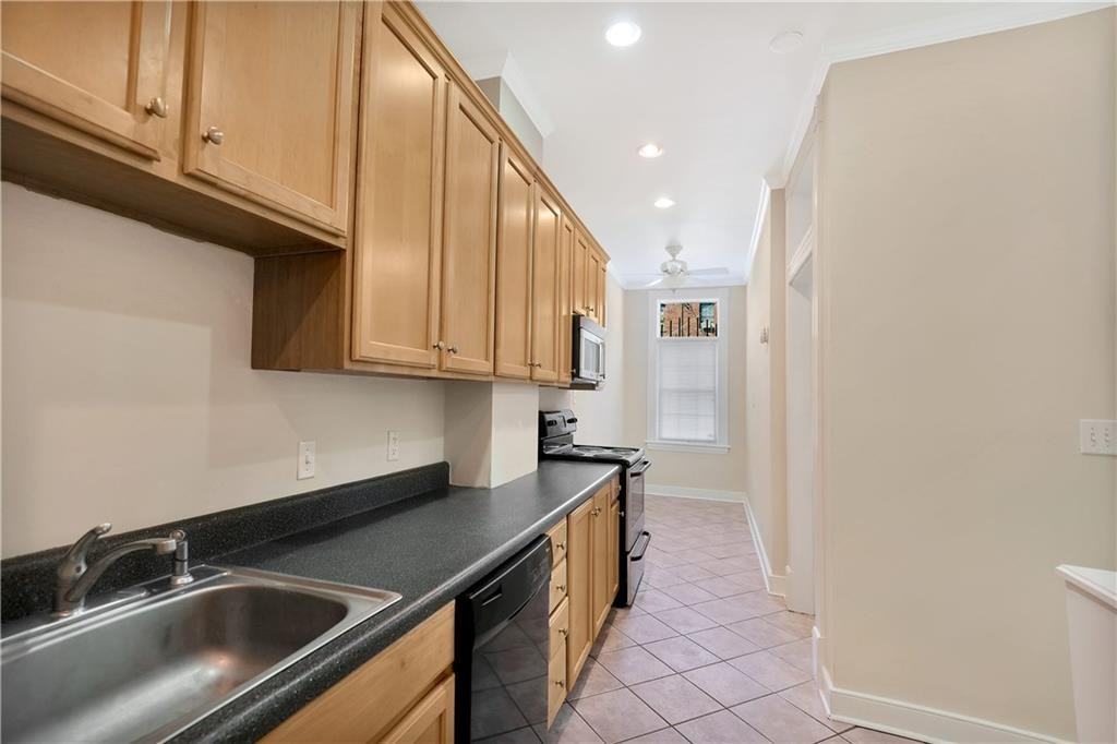 1625 1/2 West Grace StreetApt B (upstairs) #1 - Photo 6 of 16