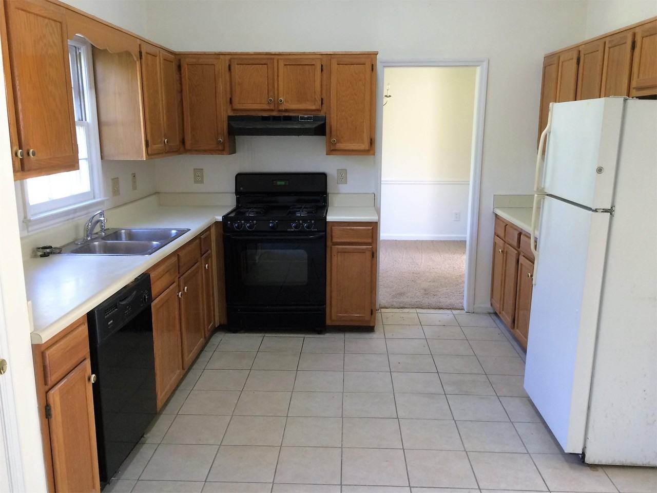 1820 Fairfax Dr #1 - Photo 4 of 13