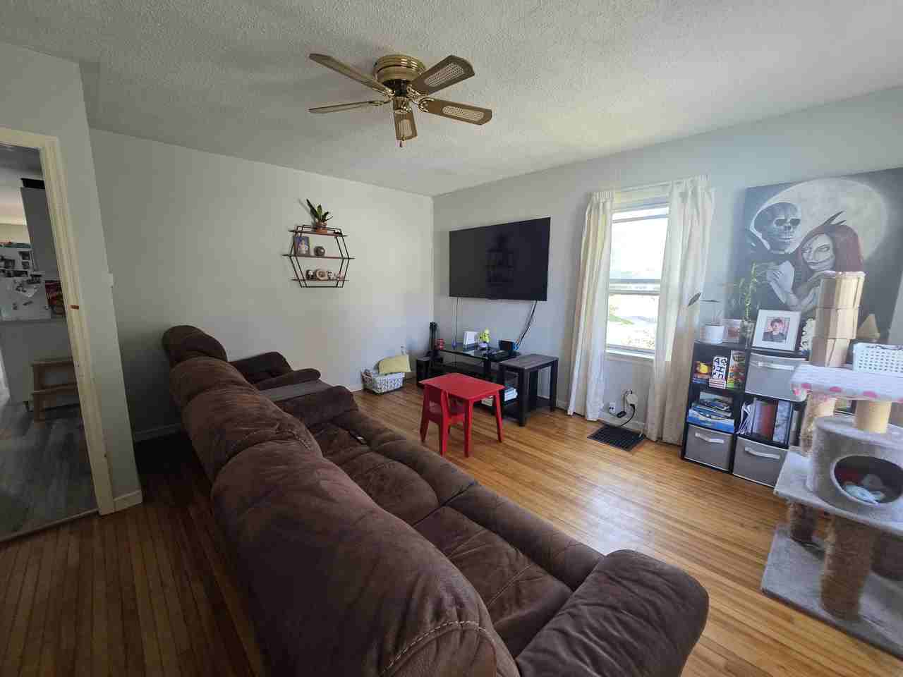 401 Macdonnell St #1 - Photo 2 of 16