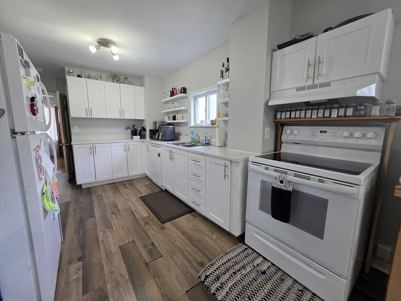 401 Macdonnell St #1 - Photo 3 of 16
