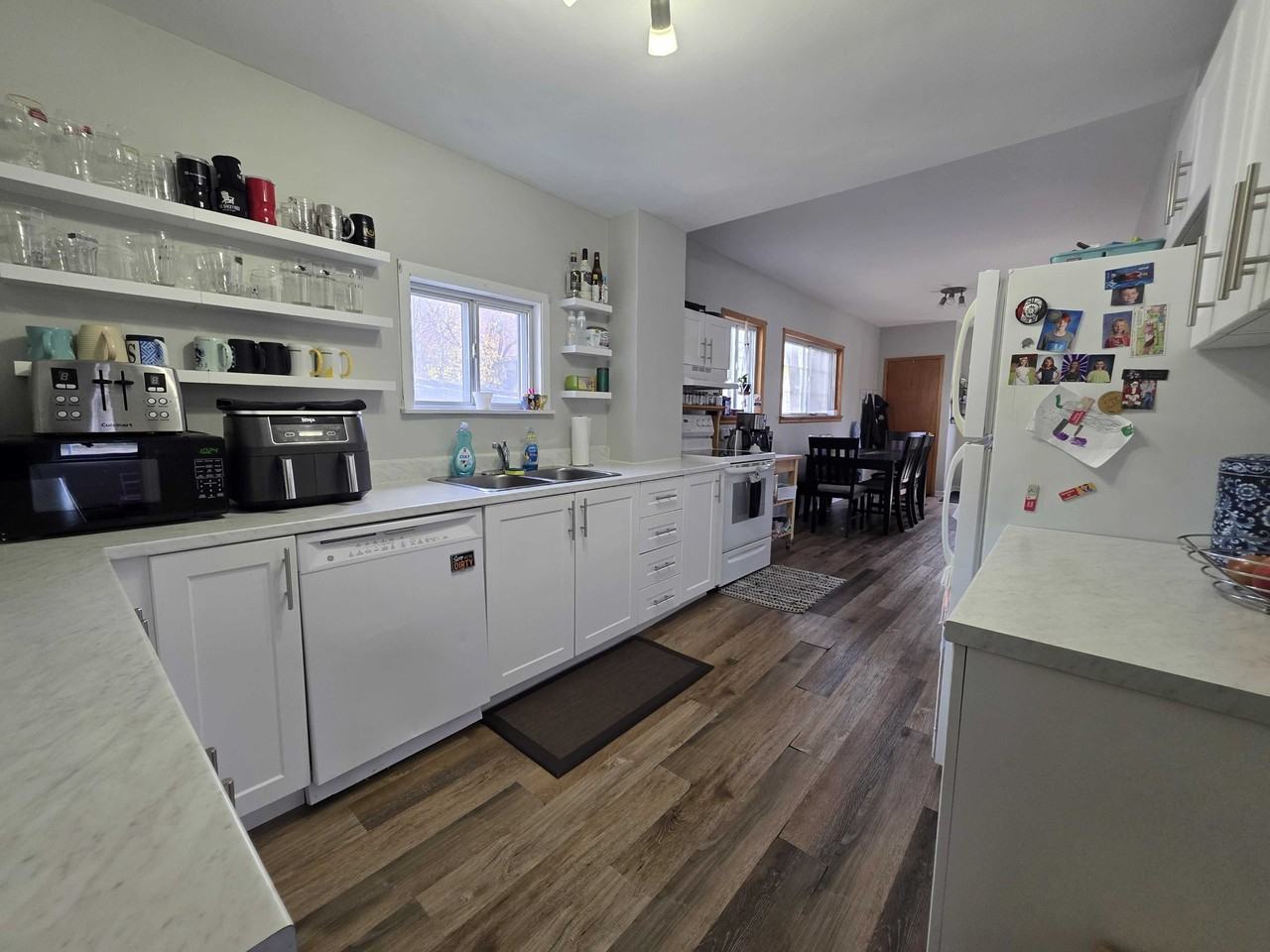 401 Macdonnell St #1 - Photo 4 of 16