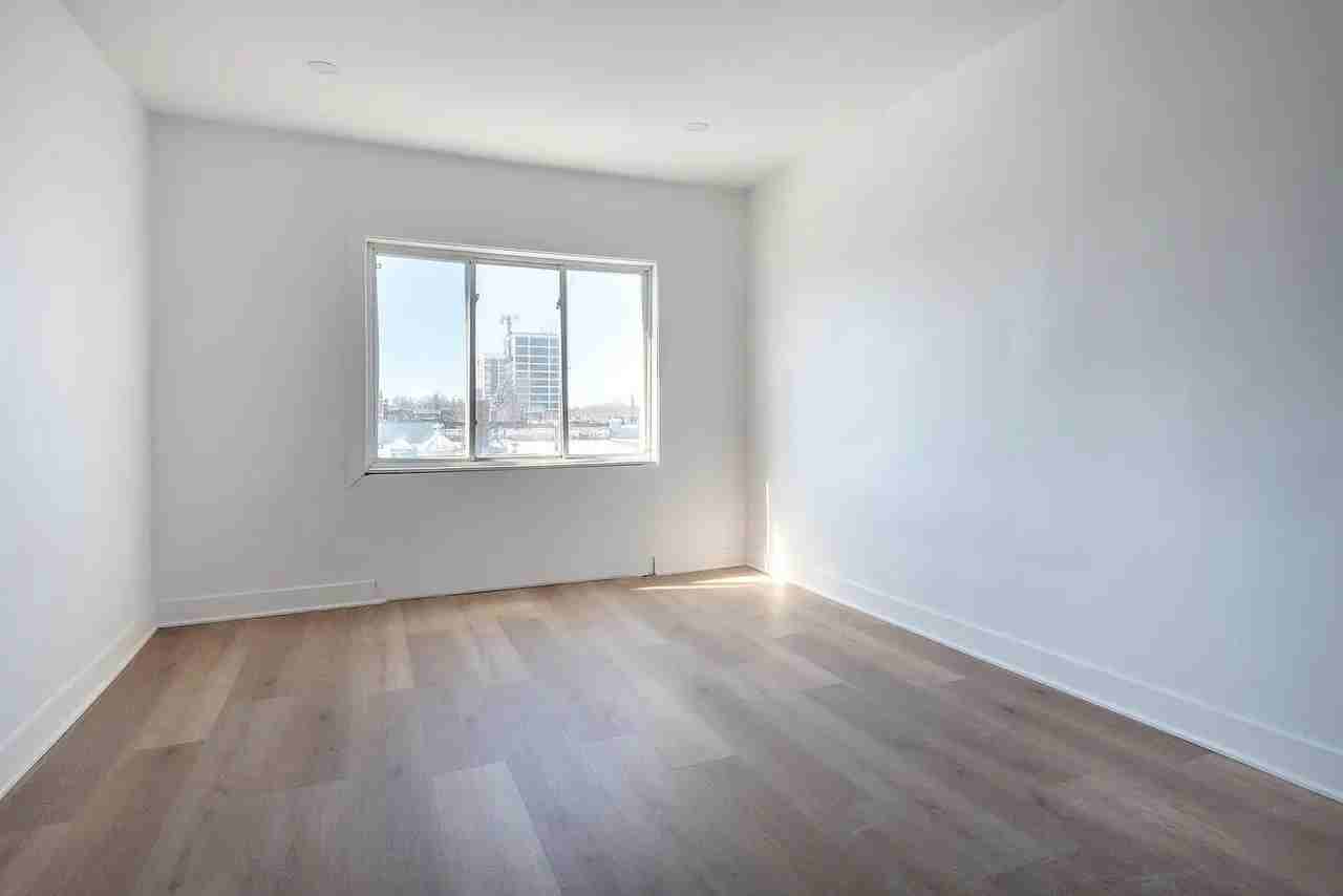 7246 Avenue Champagneur - Photo 2 of 12