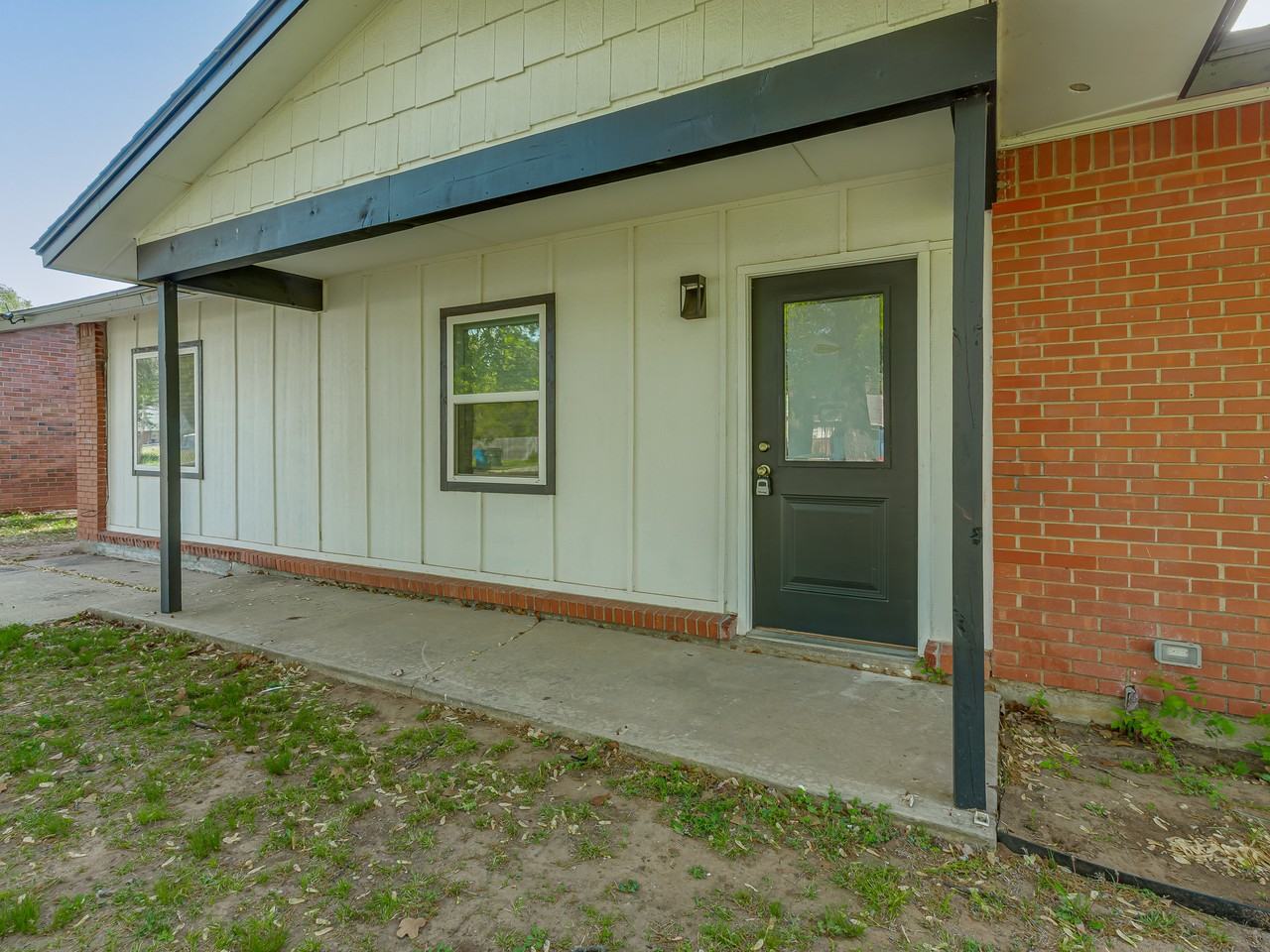 1400 Alan Ln #1 - Photo 2 of 32