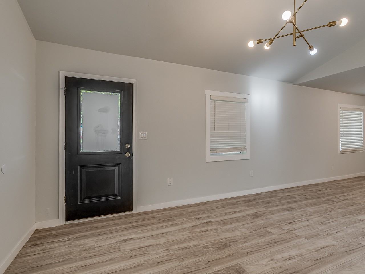 1400 Alan Ln #1 - Photo 3 of 32