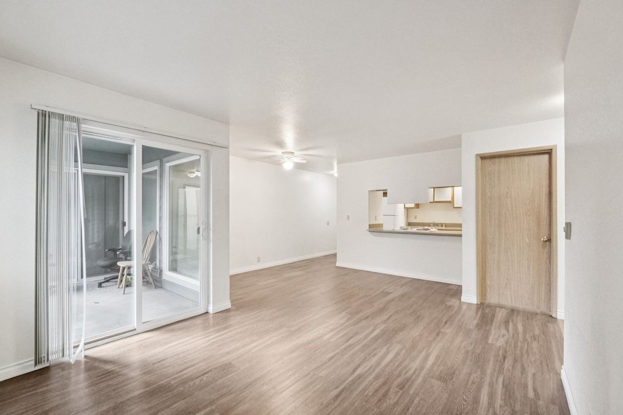 University Court Apartments - Photo 3 of 7