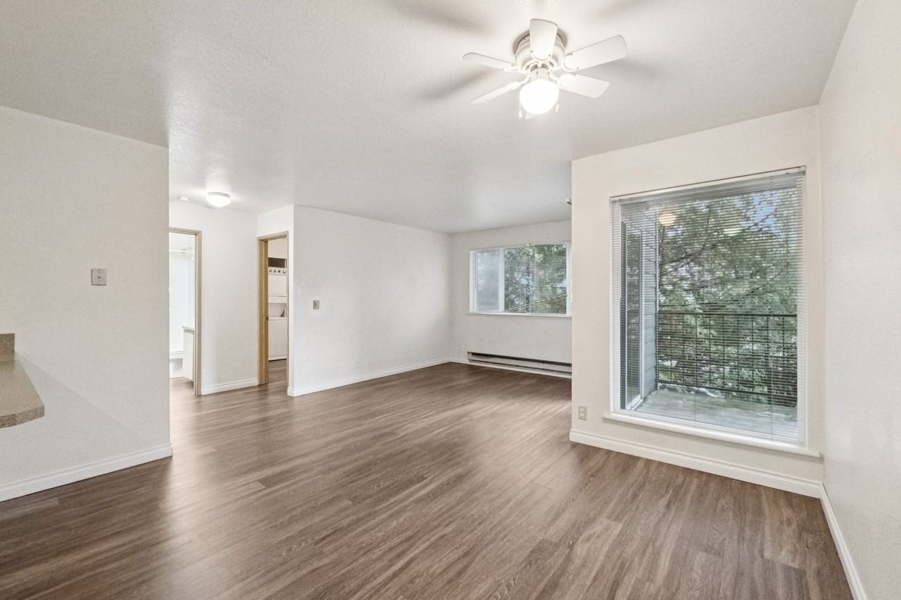 University Court Apartments - Photo 4 of 7
