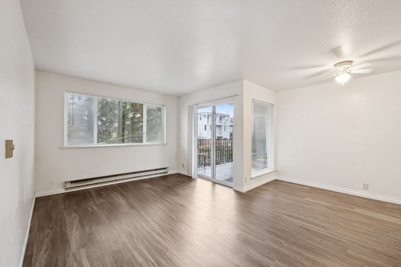 University Court Apartments - Photo 5 of 7