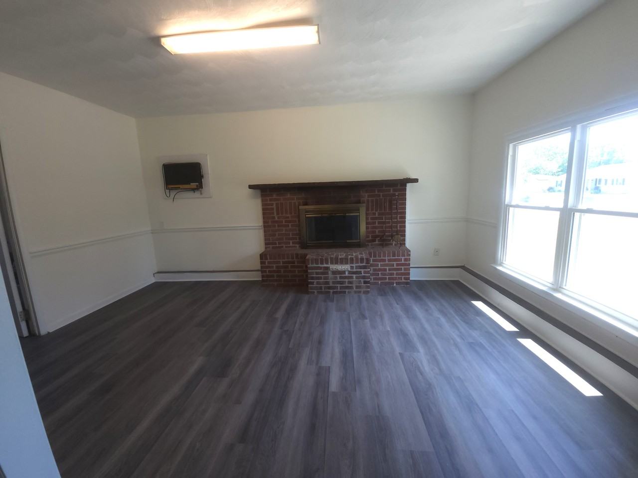 846 Drawbridge Dr - Photo 3 of 23