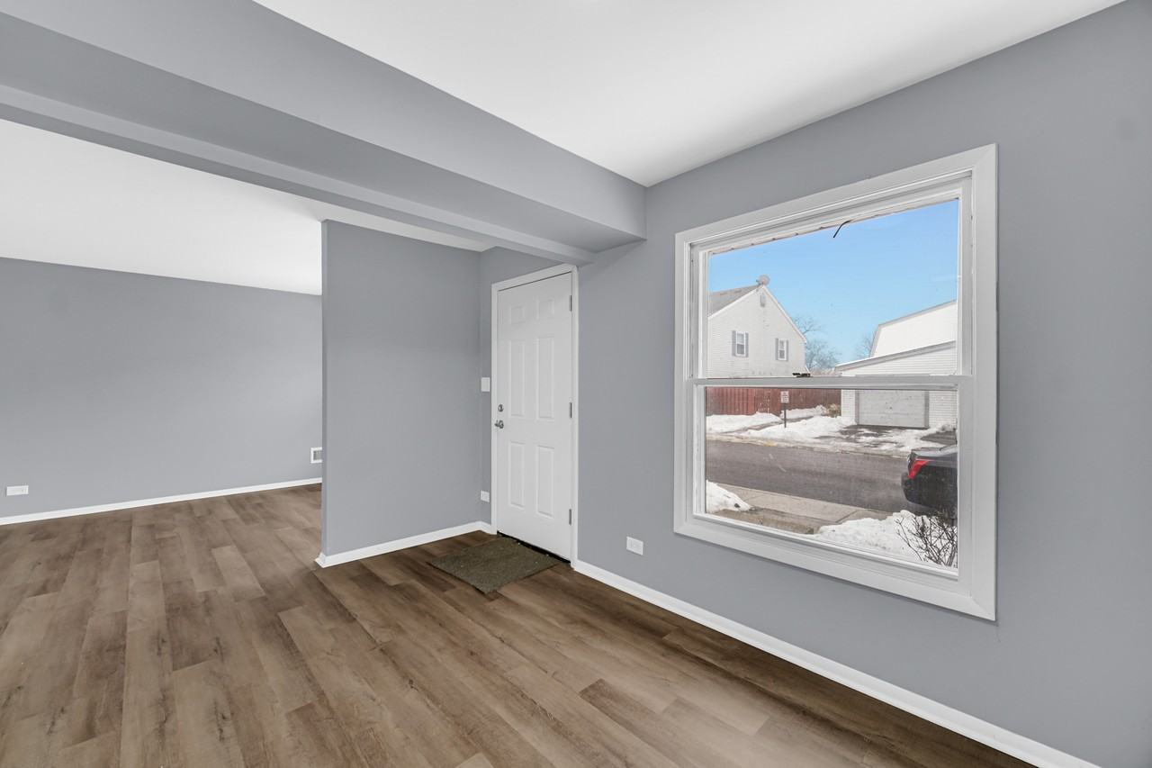 1793 Queensbury Cir #1 - Photo 3 of 21