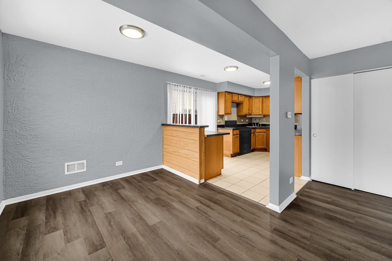 1793 Queensbury Cir #1 - Photo 5 of 21