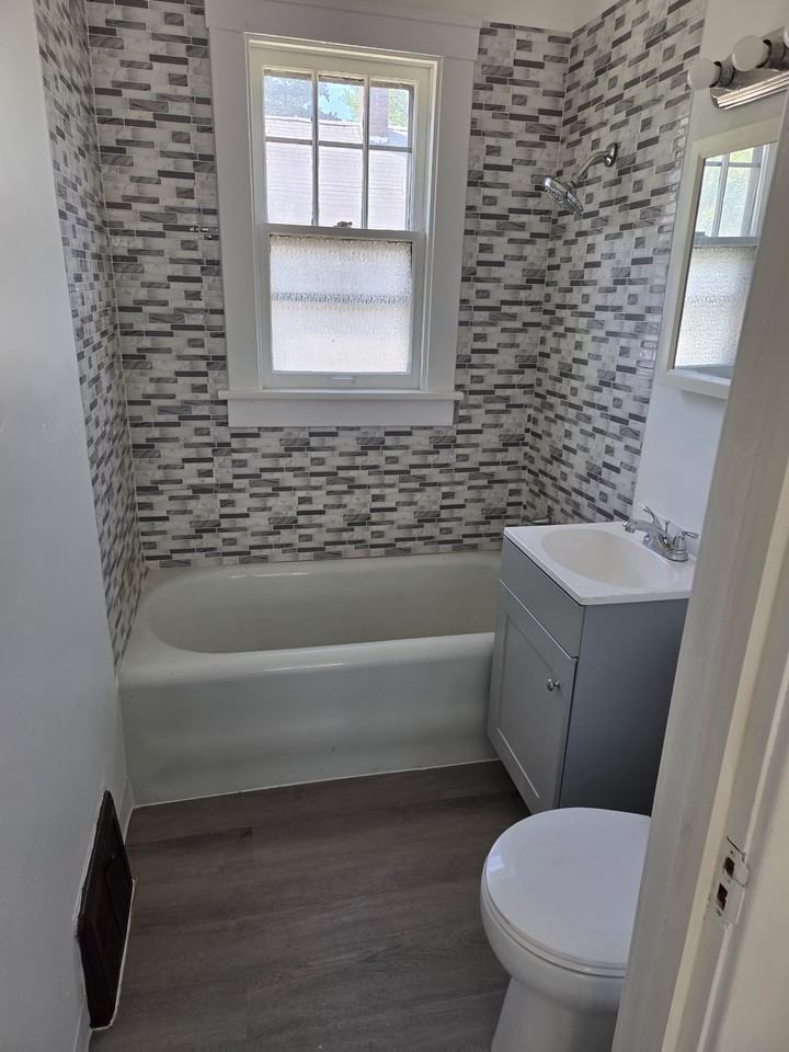 2304 N Ellis St #1 - Photo 6 of 10