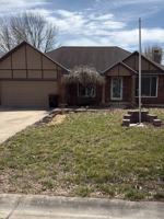 featured image of 906 Foxridge Dr #1