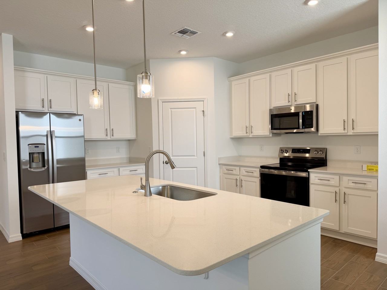 917 Castleford Ave Ne #1 - Photo 2 of 17