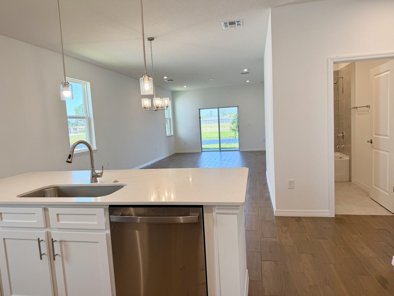 917 Castleford Ave Ne #1 - Photo 3 of 17