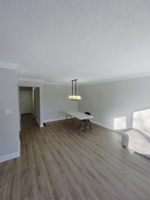 972 Killarney Cres #1 - Photo 3 of 10