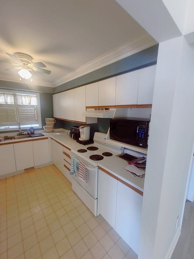 972 Killarney Cres #1 - Photo 5 of 10
