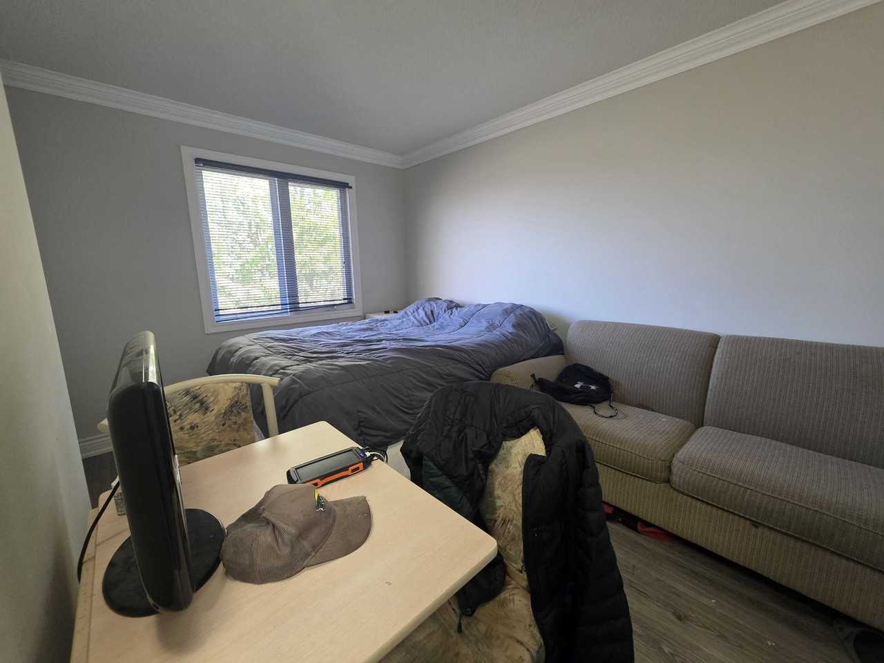 972 Killarney Cres #1 - Photo 6 of 10