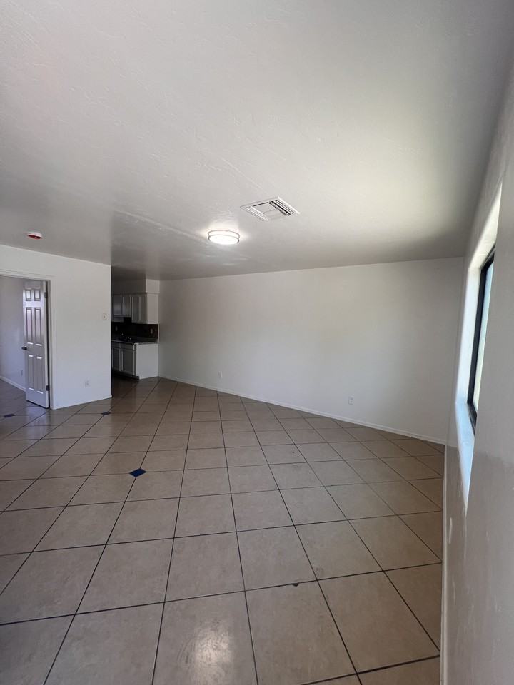 3925 E Blacklidge Dr #4 - Photo 2 of 11