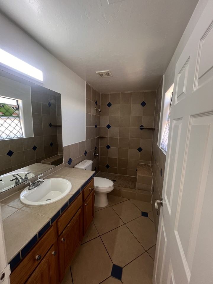 3925 E Blacklidge Dr #4 - Photo 3 of 11