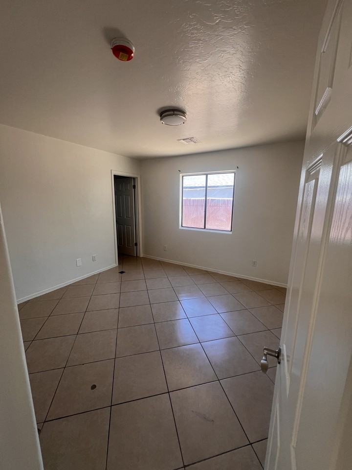 3925 E Blacklidge Dr #4 - Photo 4 of 11
