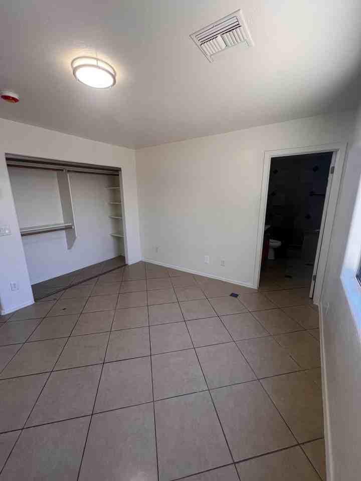 3925 E Blacklidge Dr #4 - Photo 6 of 11
