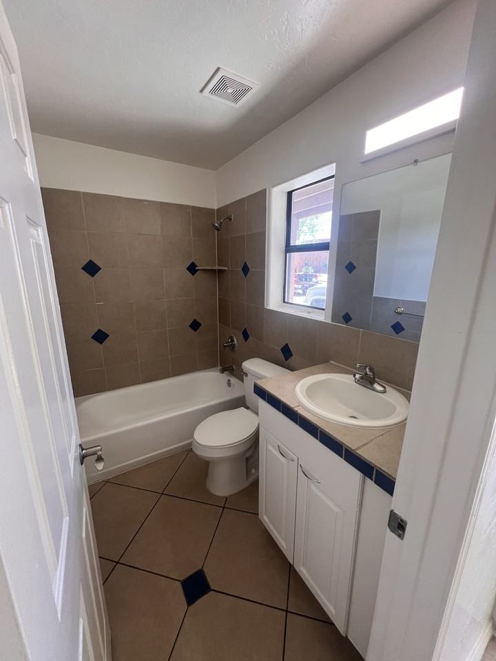 3925 E Blacklidge Dr #4 - Photo 7 of 11