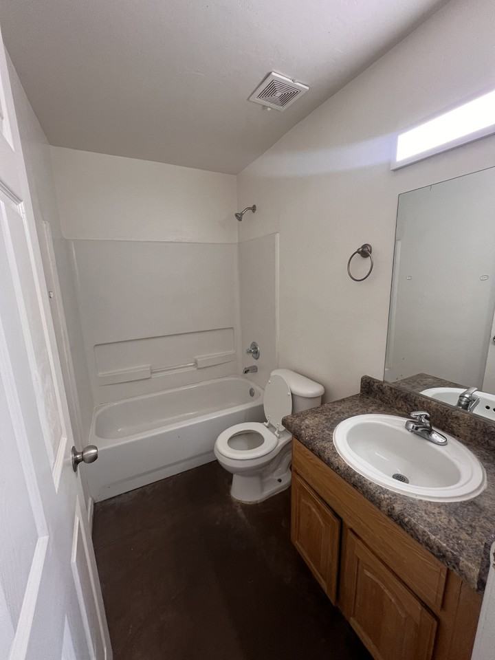 1310 N Catalina Ave #1 - Photo 5 of 11