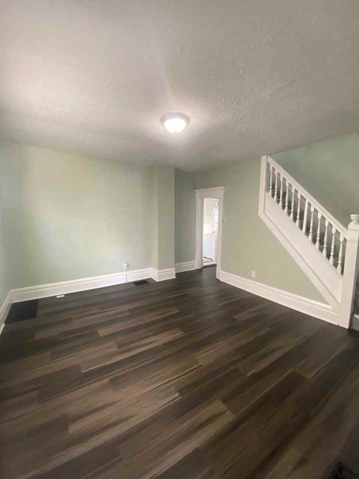 461 Oakwood Ave #1 - Photo 3 of 17