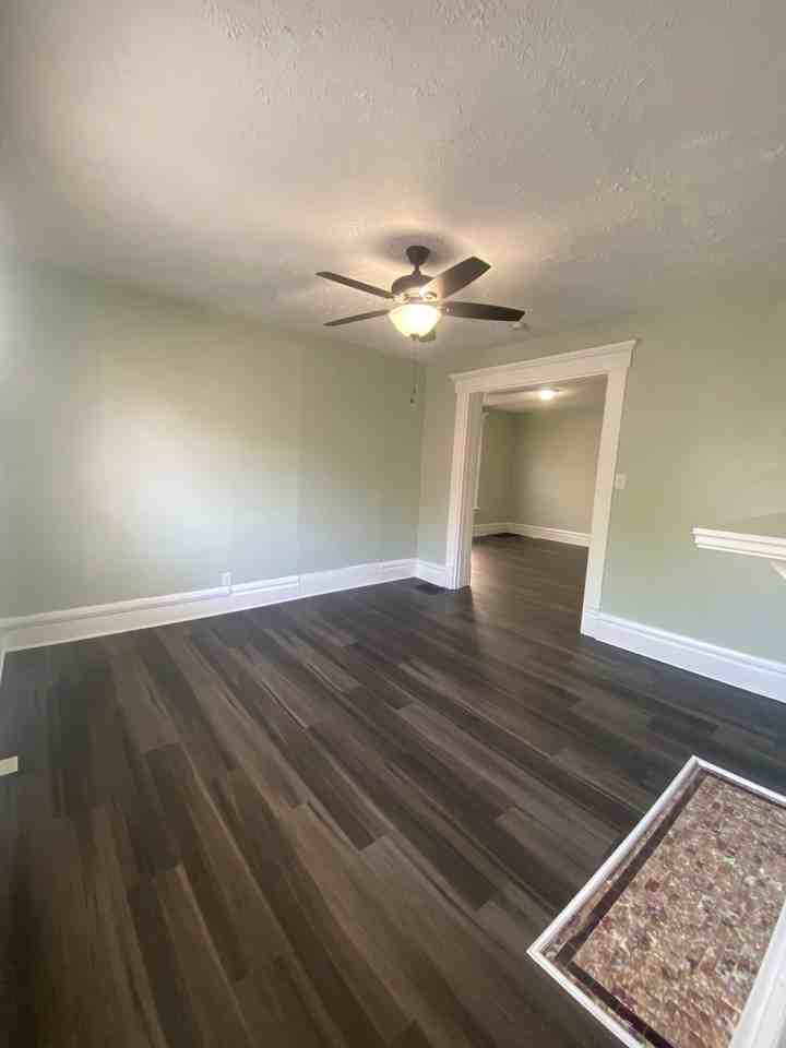 461 Oakwood Ave #1 - Photo 4 of 17