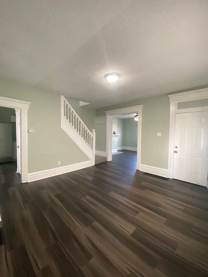 461 Oakwood Ave #1 - Photo 6 of 17