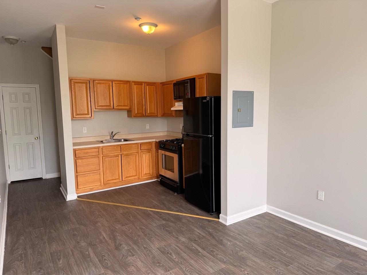 588-612 East Main - 592 B #592B - Photo 2 of 7