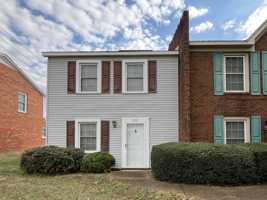 featured image of 220 Hickory Trl #1